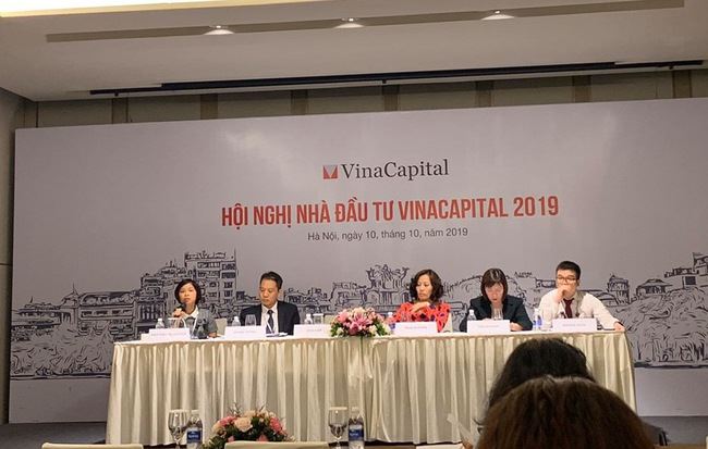 Mặt trái của câu chuyện hết room: Khối ngoại đẩy giá khiến cổ phiếu vốn hóa lớn trở nên đắt đỏ, VinaCapital lập 2 quỹ mở cho nhà đầu tư ngoại mua cổ phiếu hết room
